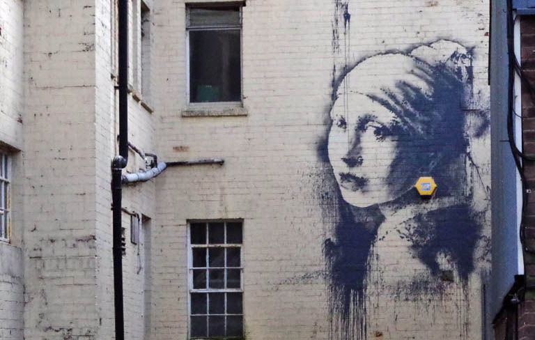 Banksy. La ragazza con l'orecchino di perla