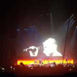 palco-maxiscreen-dave-gahan-yell