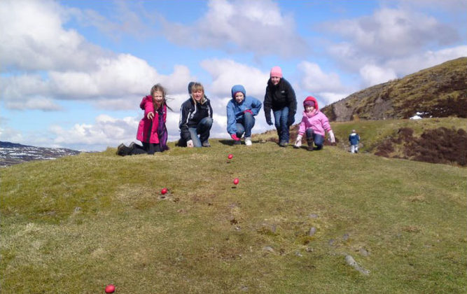 SCOZIA - tradizioni pasquali: egg rolling contest