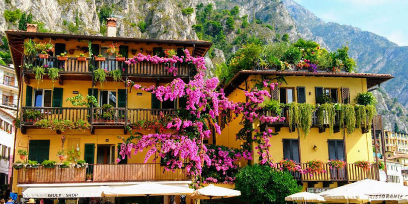 LImone sul Garda - Nuova pista ciclo-pedonale a sbalzo sul lago - bouganville