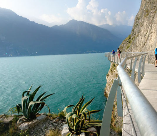 LImone sul Garda - Nuova pista ciclo-pedonale a sbalzo sul lago