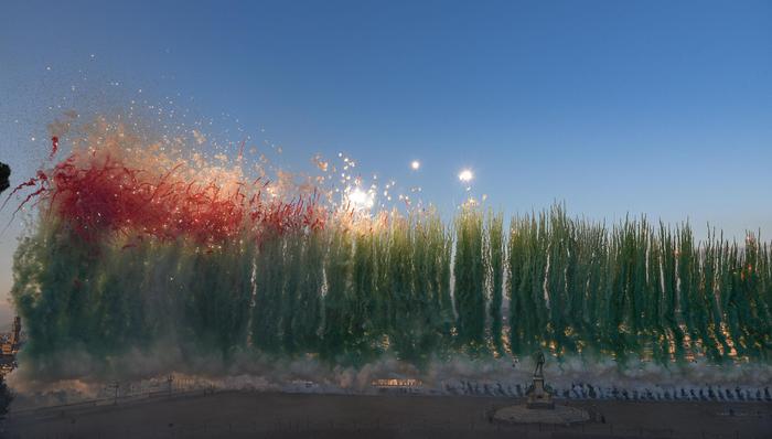 'City of flowers in the sky' fireworks show by Chinese Cai Guo-Qiang in ...