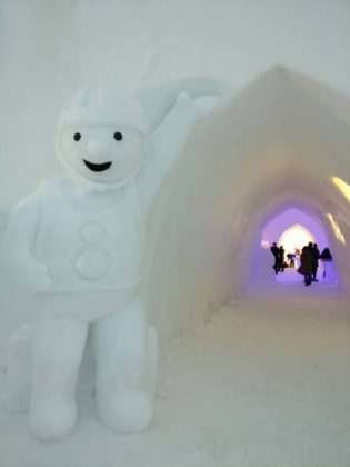 Rovaniemi. capitale delle Lapponia - Finlandia (caverna di babbo natale e statue di ghiaccio)