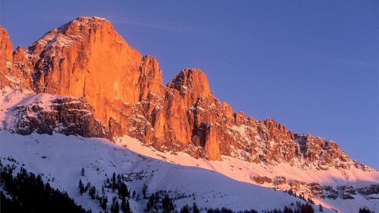 Il massiccio del Catinaccio (Rosengarten) al crepuscolo